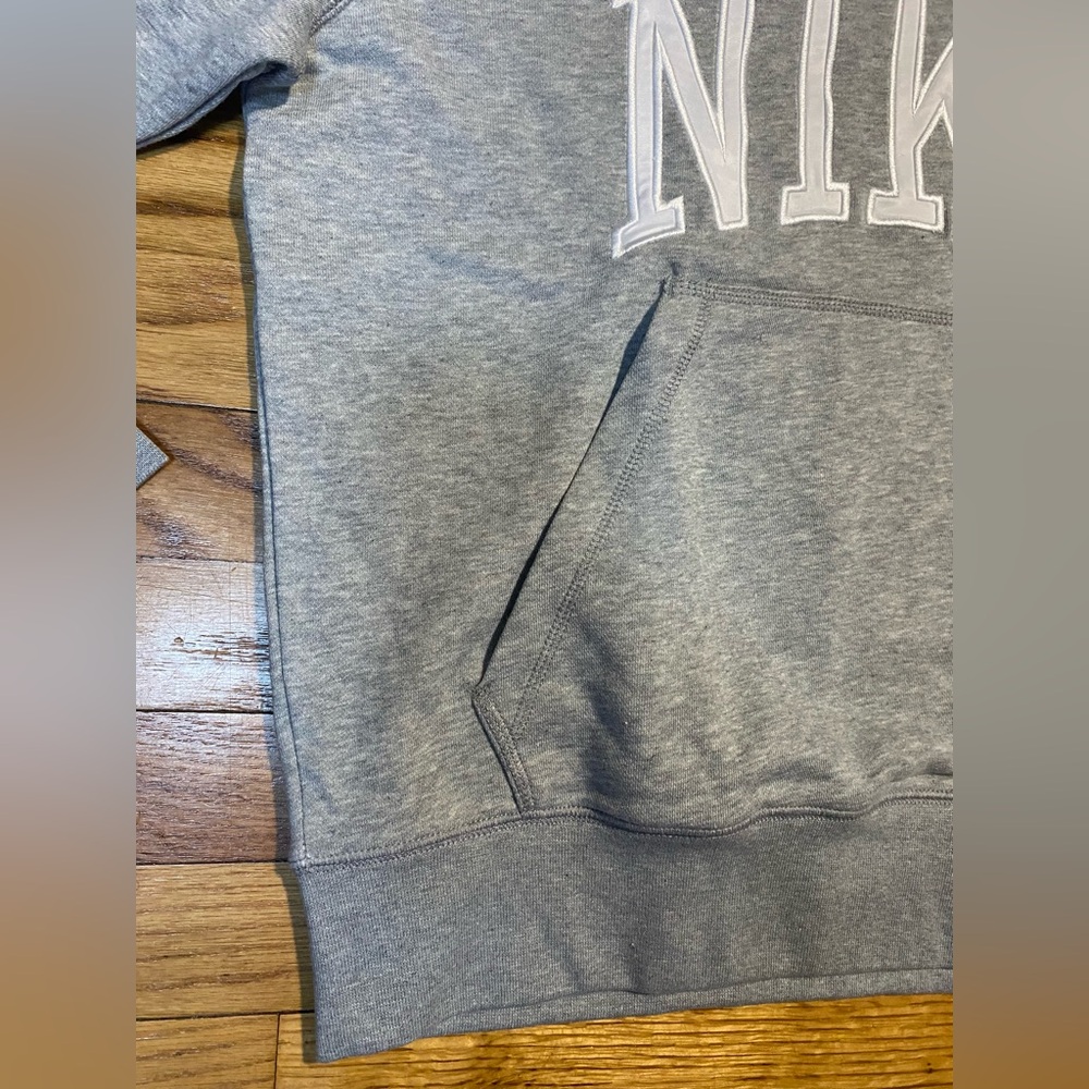 NIKE Club Rugby Logo Graphic Sweatshirt gray Men’s sz NEW! - Picture 6 of 9